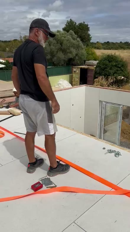 Montagem de parede exterior em painel-frame