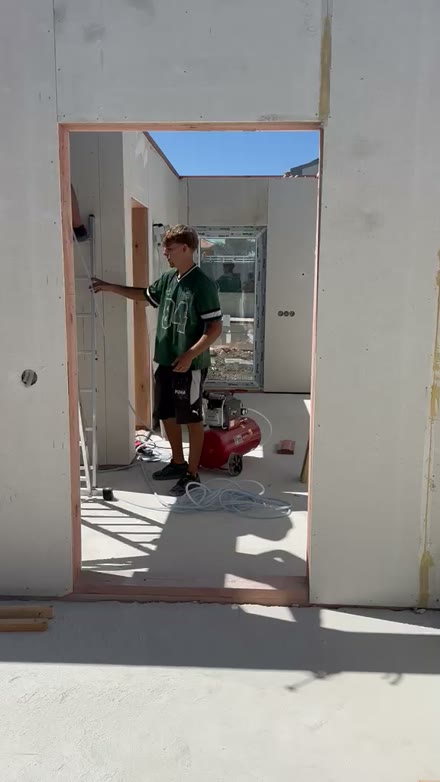 Painel montado na estrutura